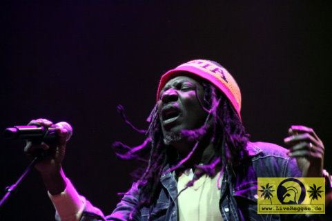 Alpha Blondy (CI) with The Solar System Band 16. Chiemsee Reggae Festival, Übersee - Main Stage 28. August 2010 (18).JPG